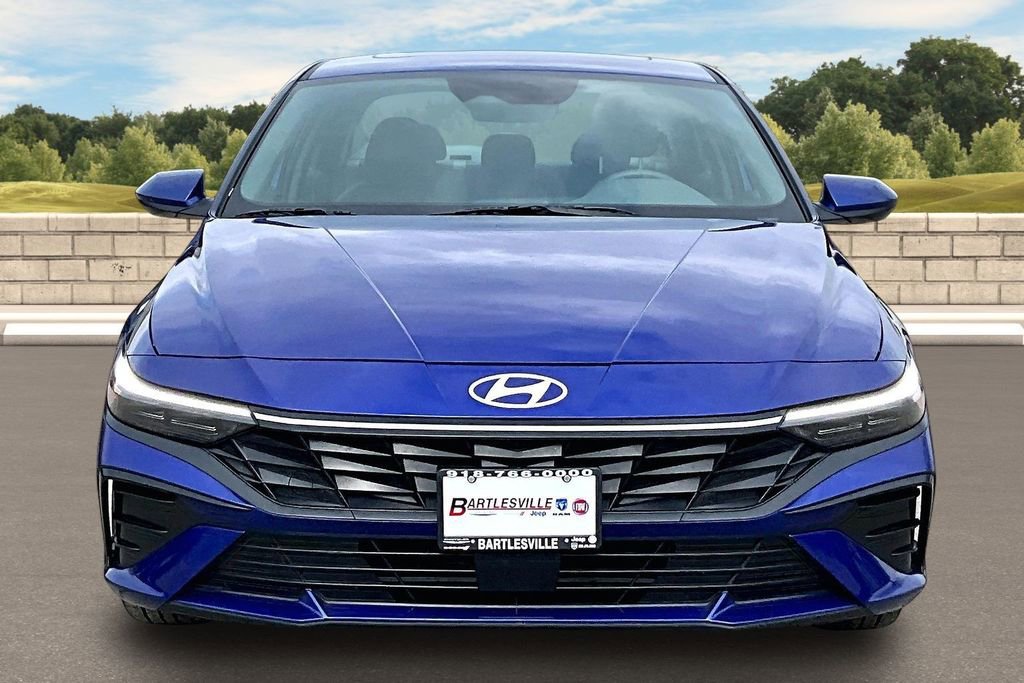 Used 2025 Hyundai Elantra SEL image 3