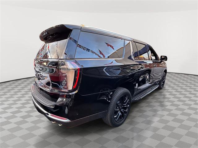 Used 2025 Chevrolet Suburban High Country image 2