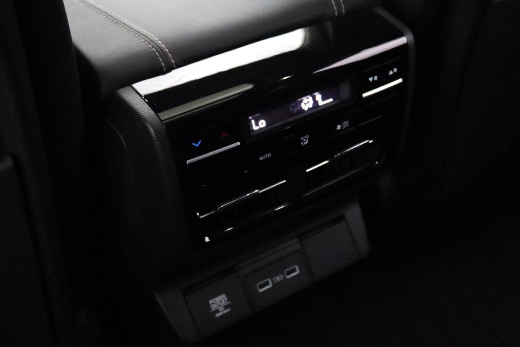 Certified 2024 Acura MDX w/ Technology Package AWD/4WD image 11