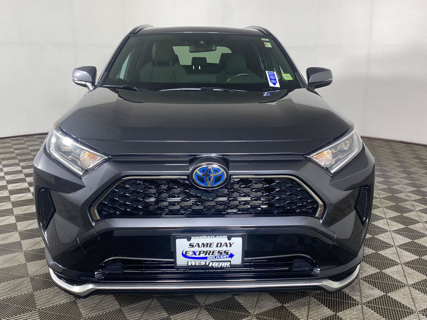 Used 2021 Toyota RAV4 SE w/ Weather & Moonroof Package AWD/4WD image 8