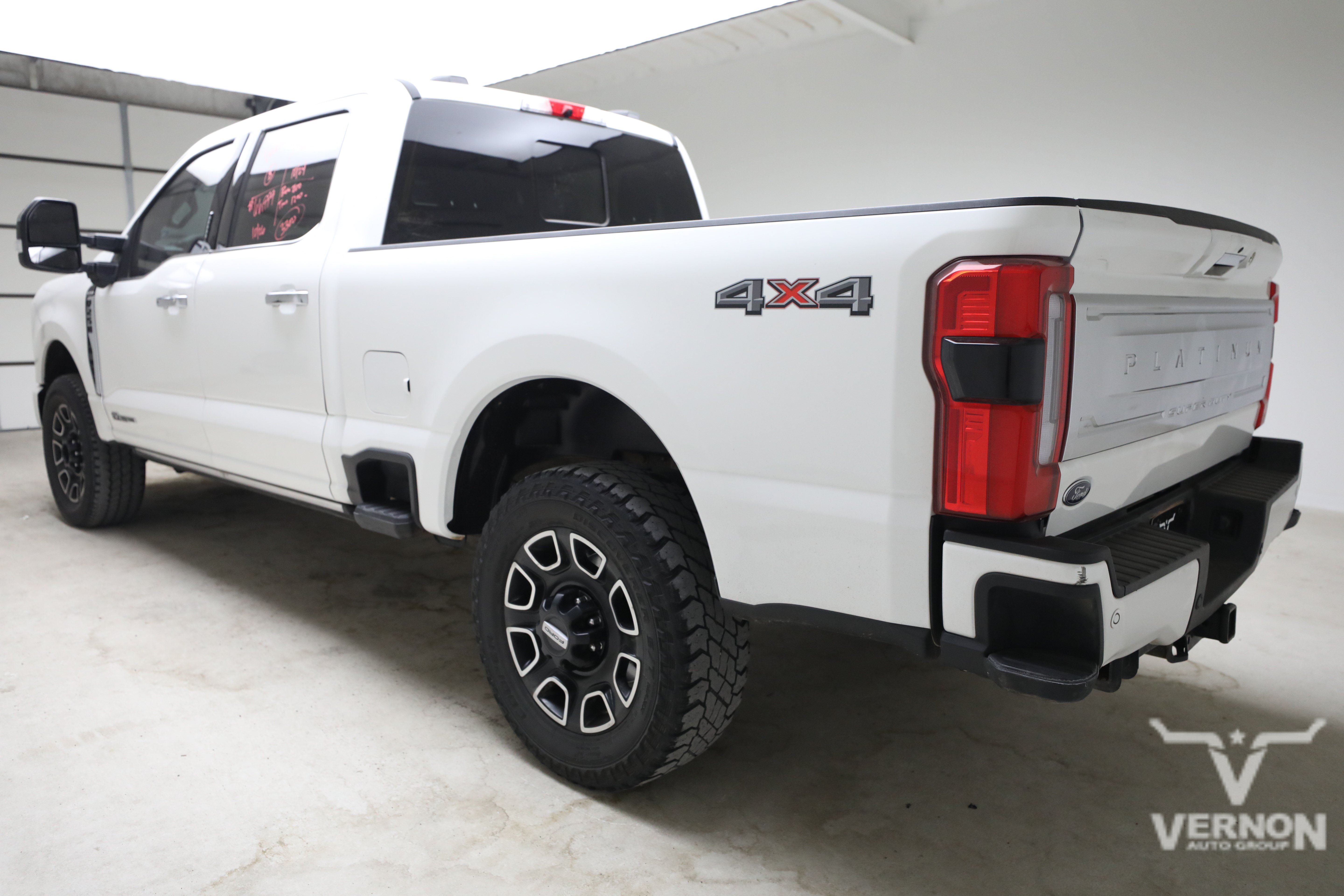 Used 2023 Ford F250 Platinum AWD/4WD image 2