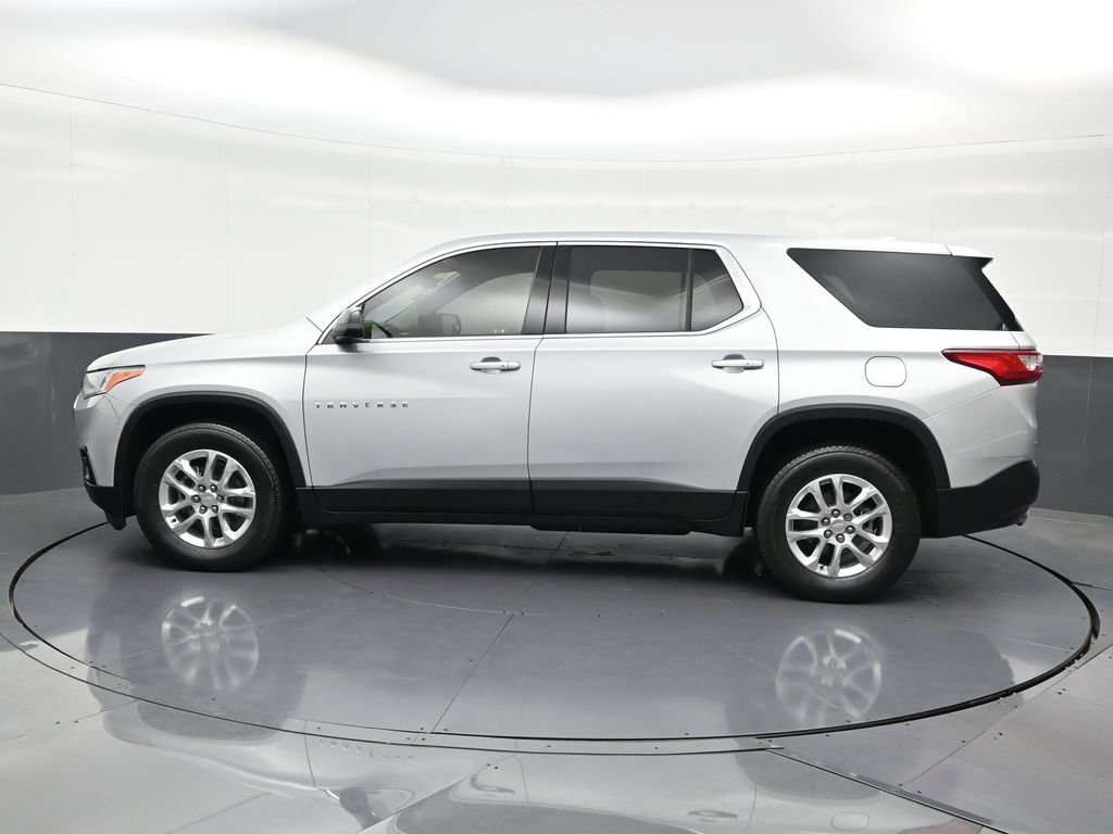 Used 2021 Chevrolet Traverse LS image 2