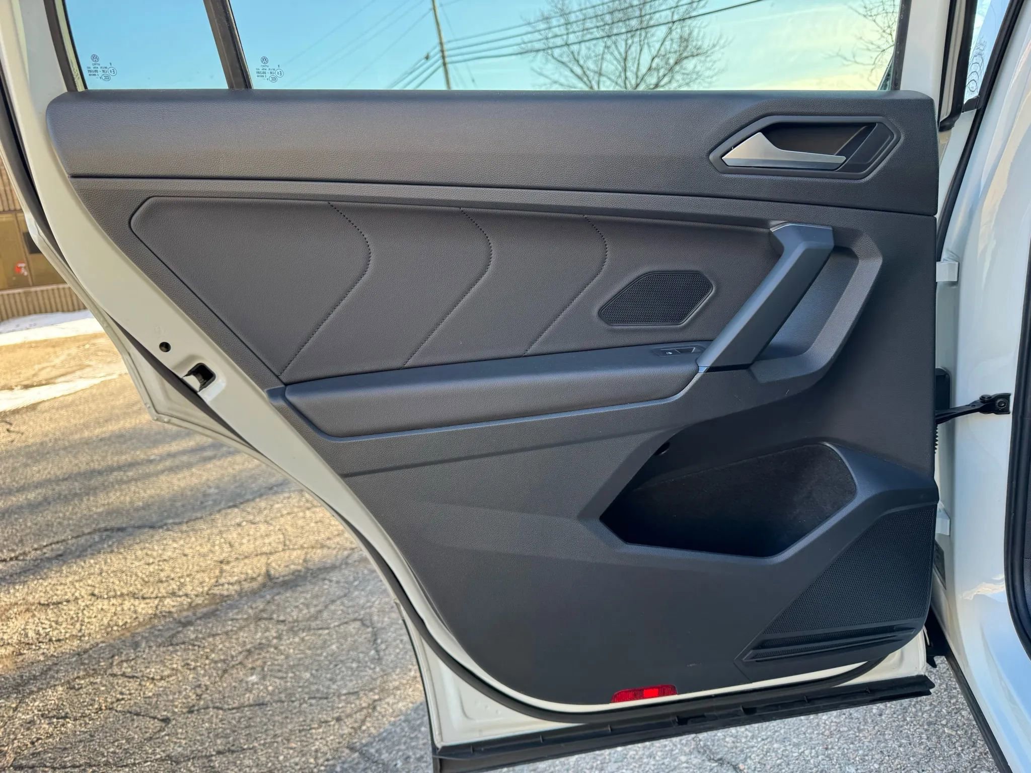 Used 2019 Volkswagen Tiguan SEL Premium w/ 3rd Row Seat Package image 40