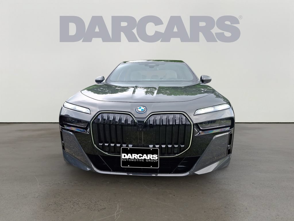 Used 2025 BMW 750e xDrive w/ Executive Package AWD/4WD image 2