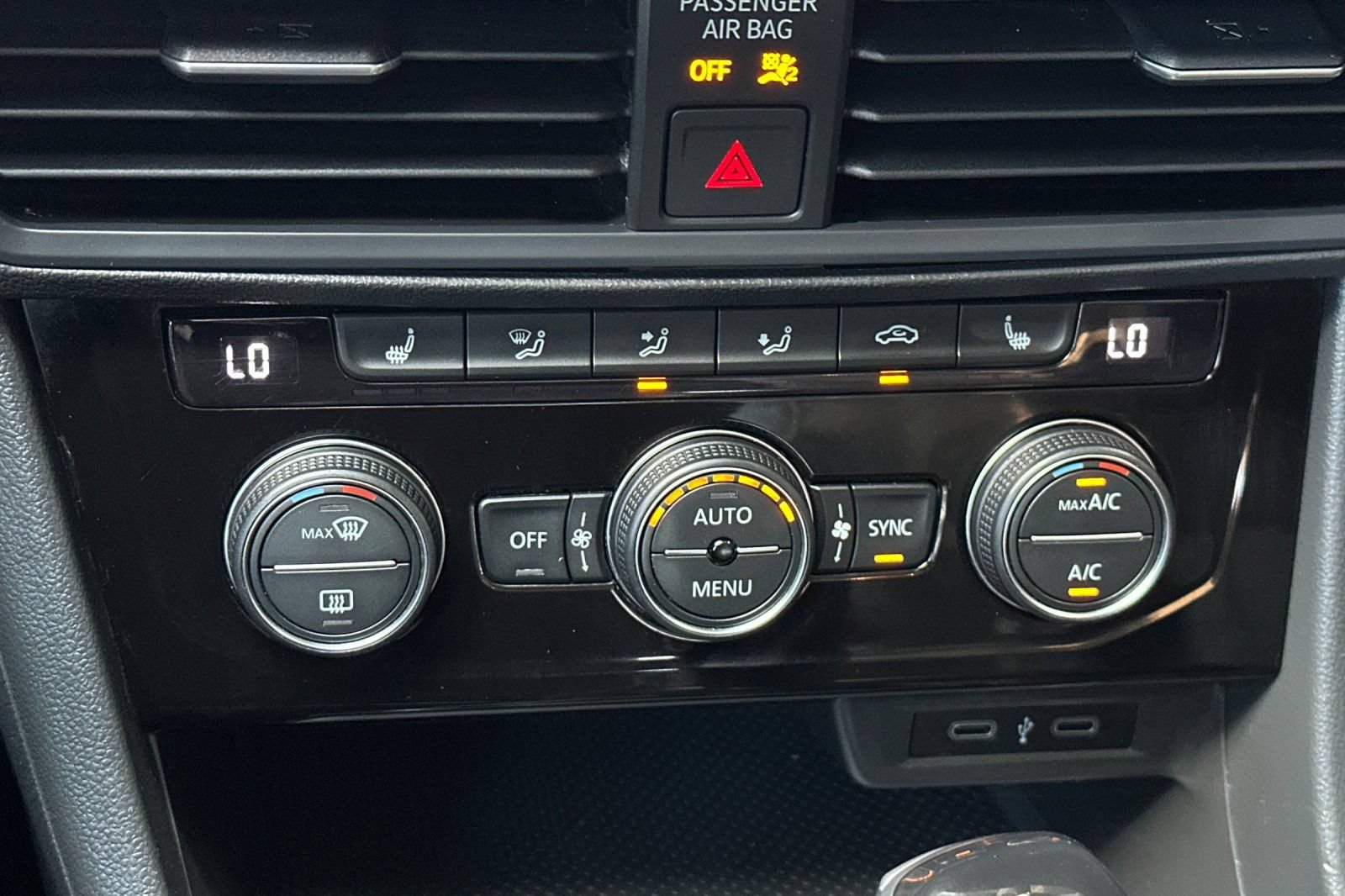 Used 2023 Volkswagen Jetta SE w/ Panoramic Sunroof Package FWD image 19