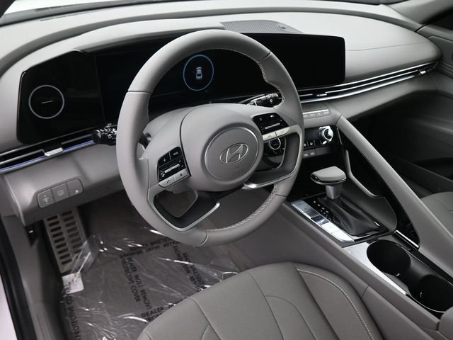 Certified 2025 Hyundai Elantra SEL FWD image 16