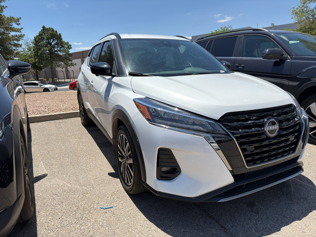 Used 2023 Nissan Kicks SR FWD image 3