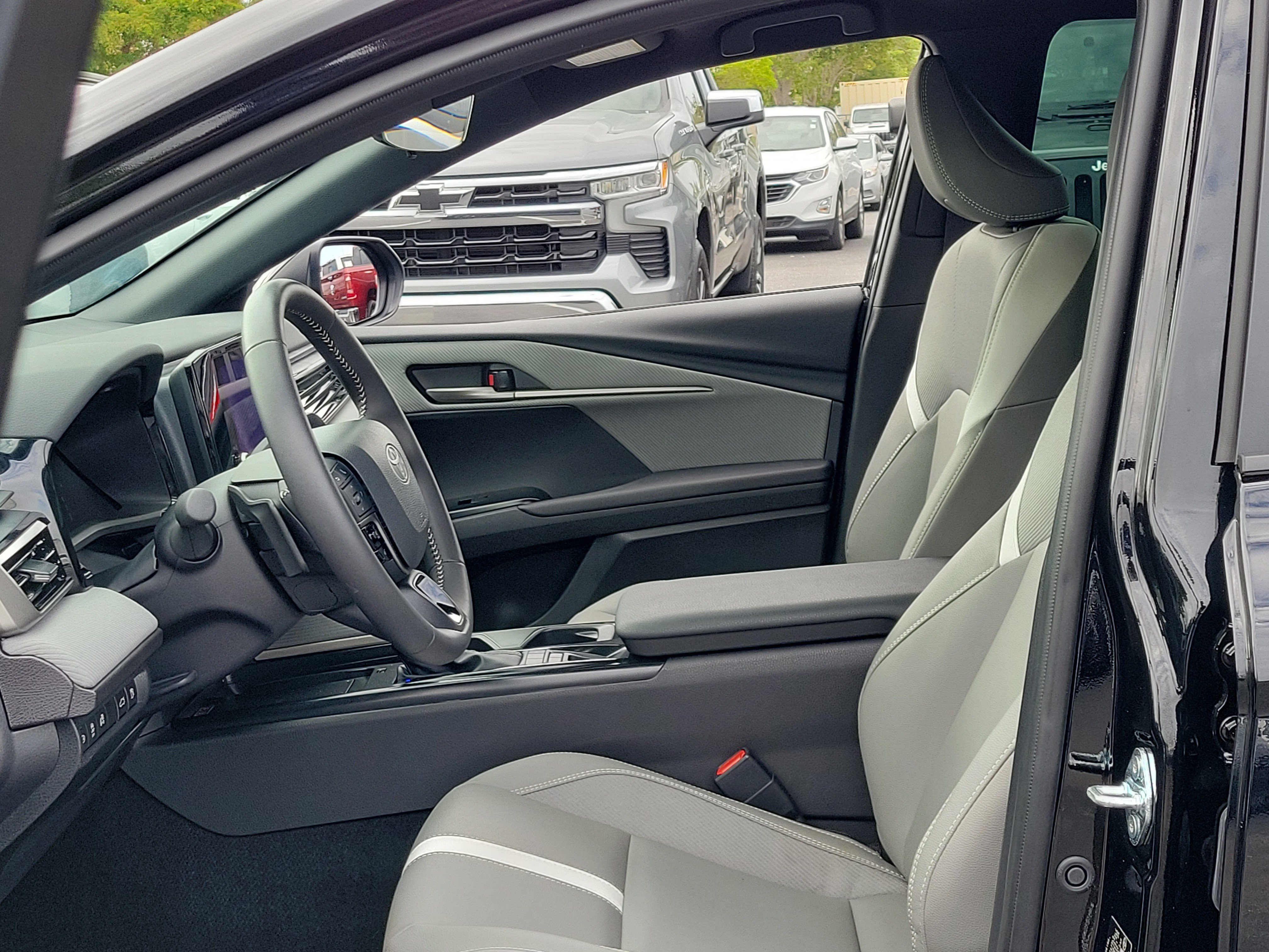 Certified 2025 Toyota Camry SE FWD image 22