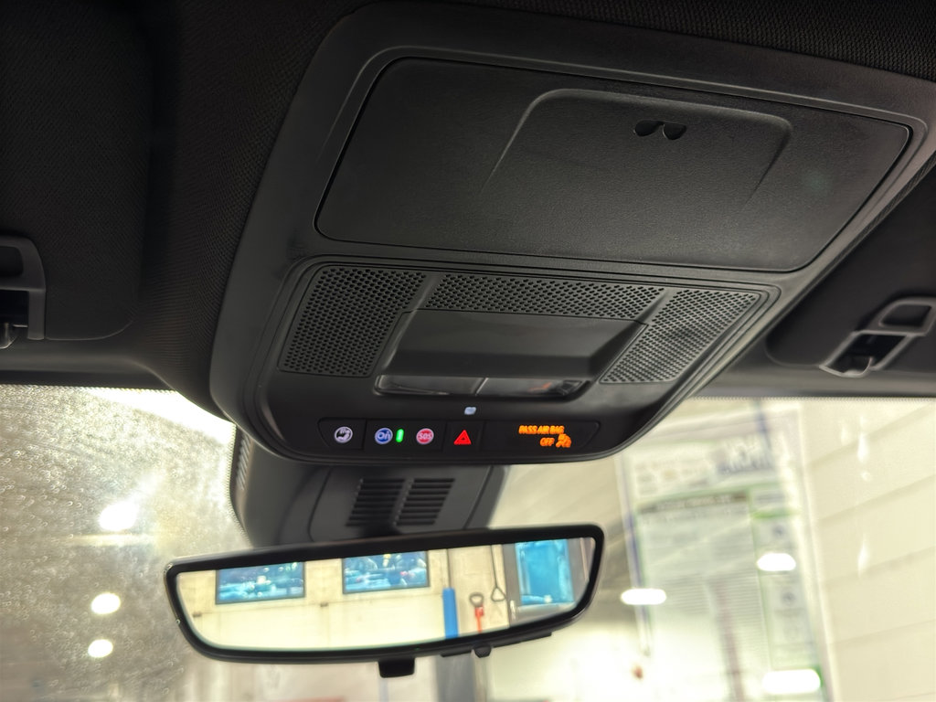 Used 2025 Chevrolet Equinox LT w/ Convenience Package II image 36