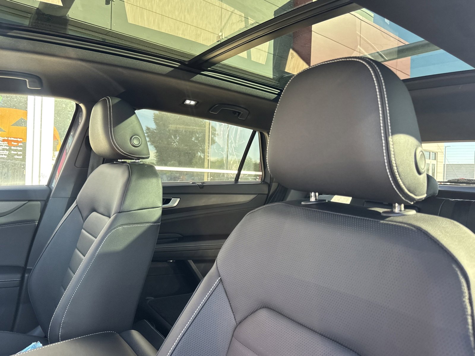 New 2026 Volkswagen Atlas Cross Sport SEL R-Line image 17