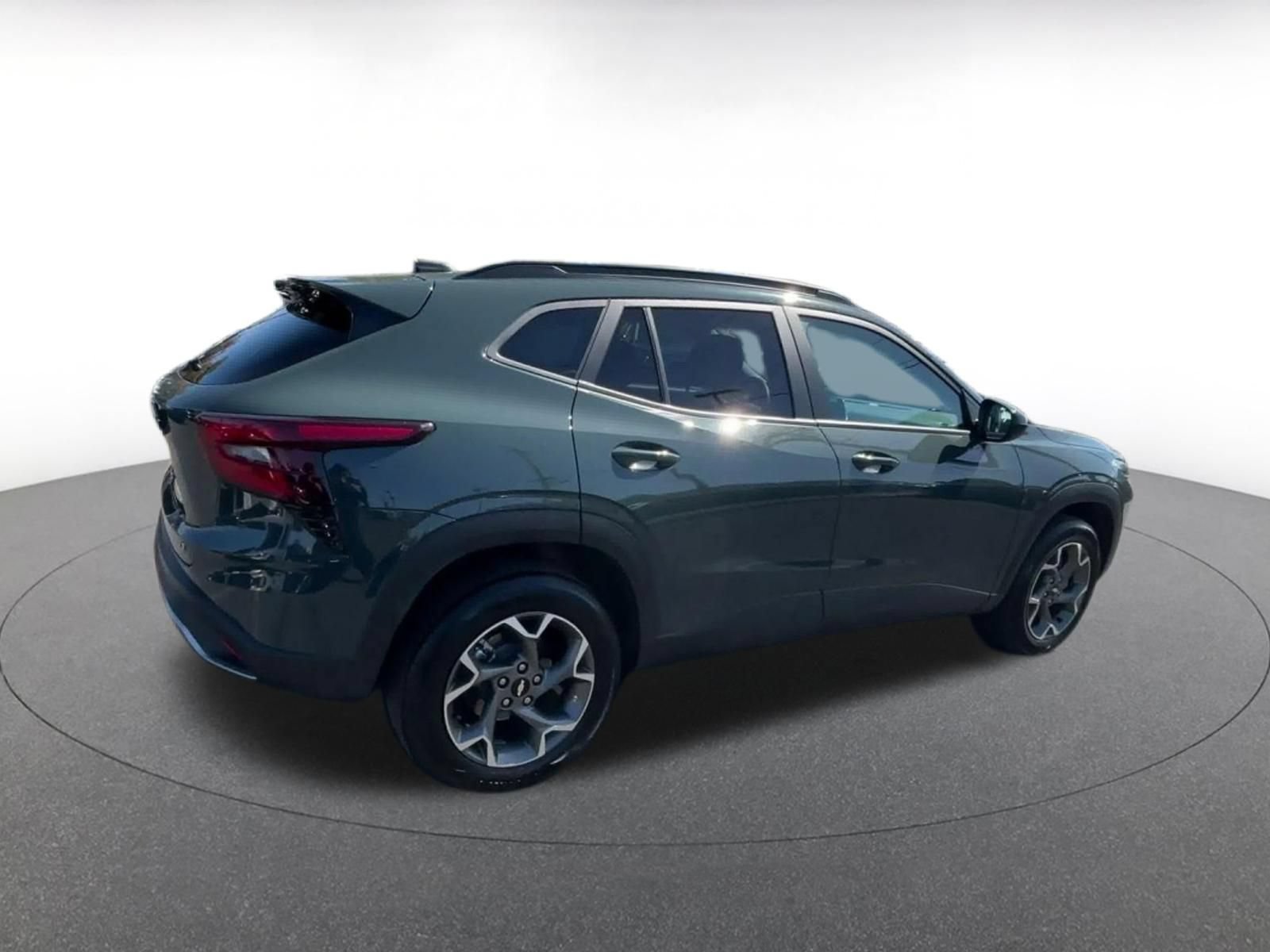 Used 2025 Chevrolet Trax LT FWD image 14