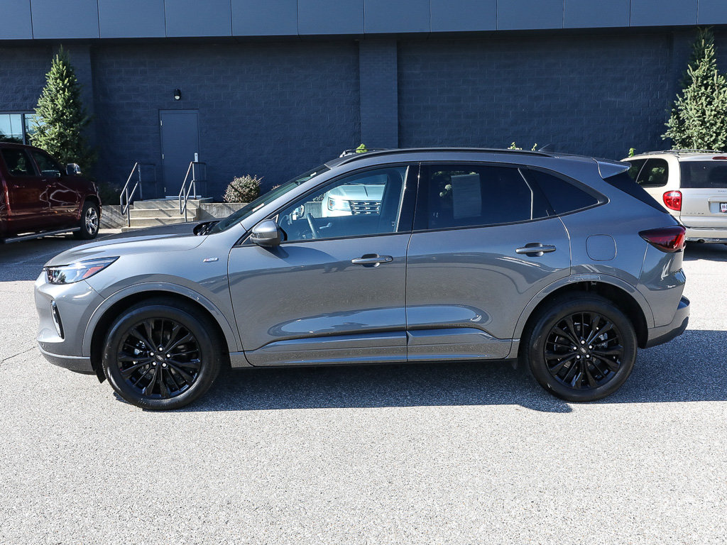 Used 2023 Ford Escape ST-Line Elite AWD/4WD image 2