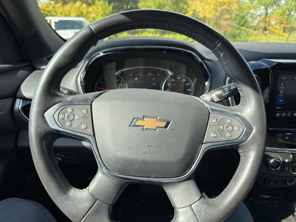 Used 2022 Chevrolet Traverse LT image 16
