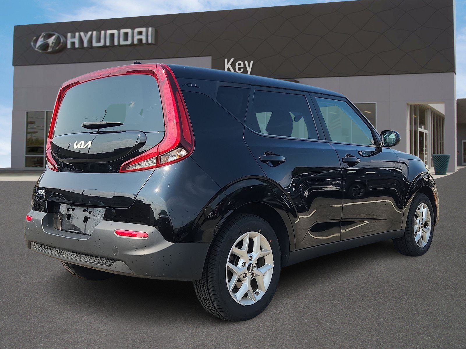 Used 2022 Kia Soul LX w/ Technology Package FWD image 4