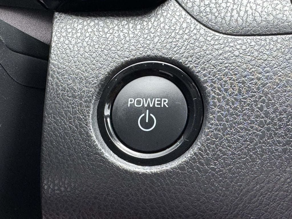 Used 2025 Toyota Camry SE FWD image 9