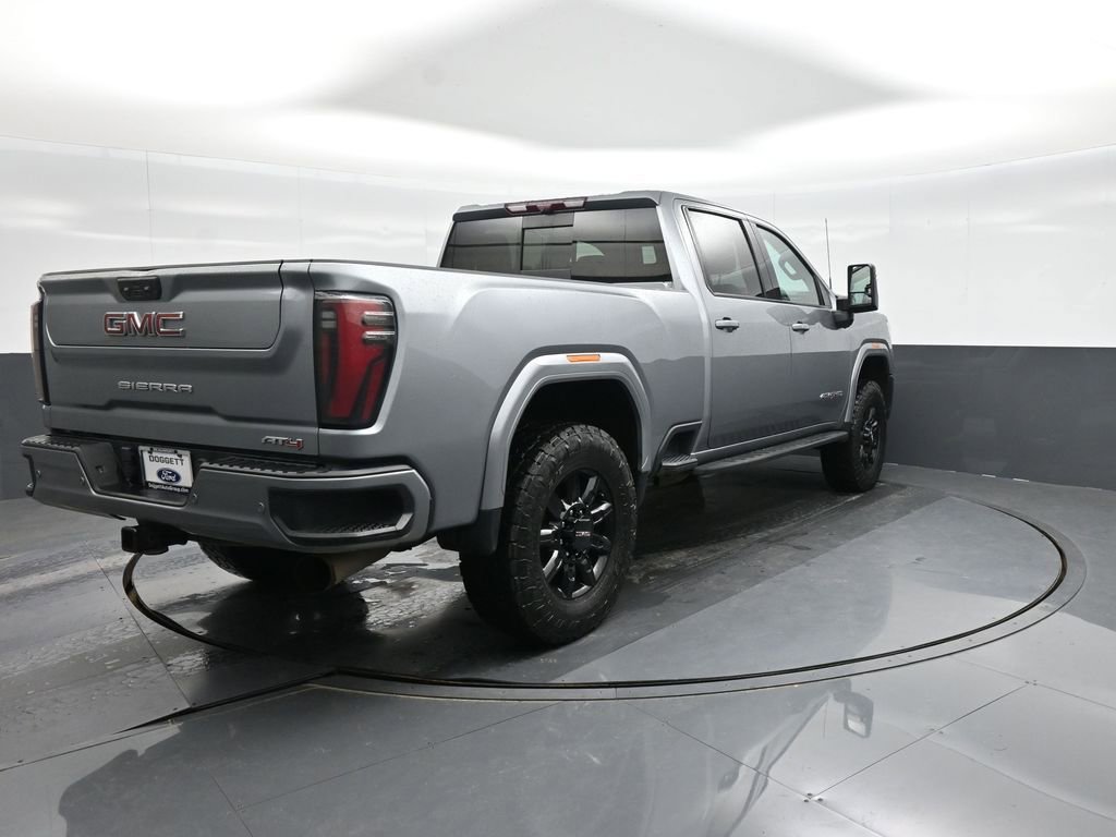 Used 2024 GMC Sierra 2500 AT4 w/ Technology Package AWD/4WD image 4