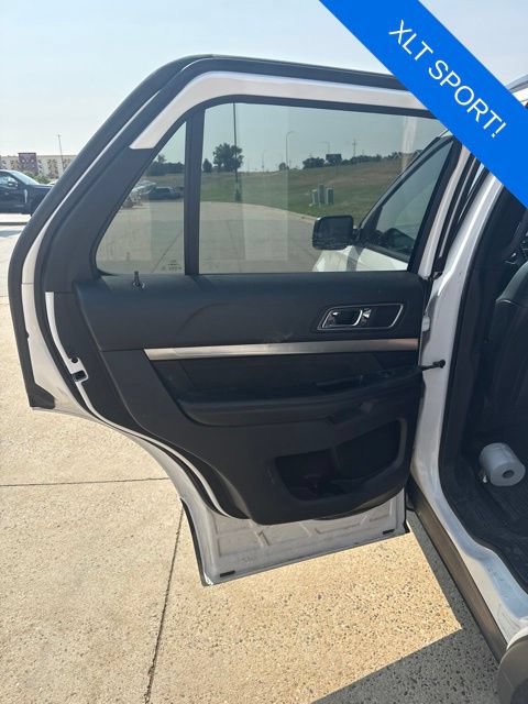 Used 2019 Ford Explorer XLT w/ XLT Sport Appearance Package AWD/4WD image 12