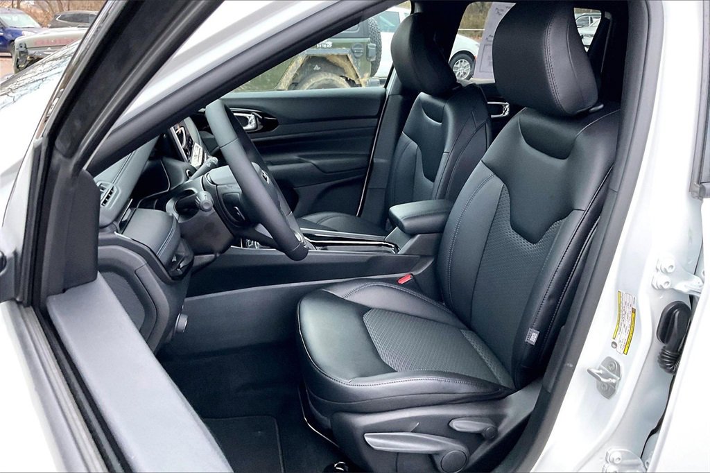 New 2026 Jeep Compass Latitude image 9