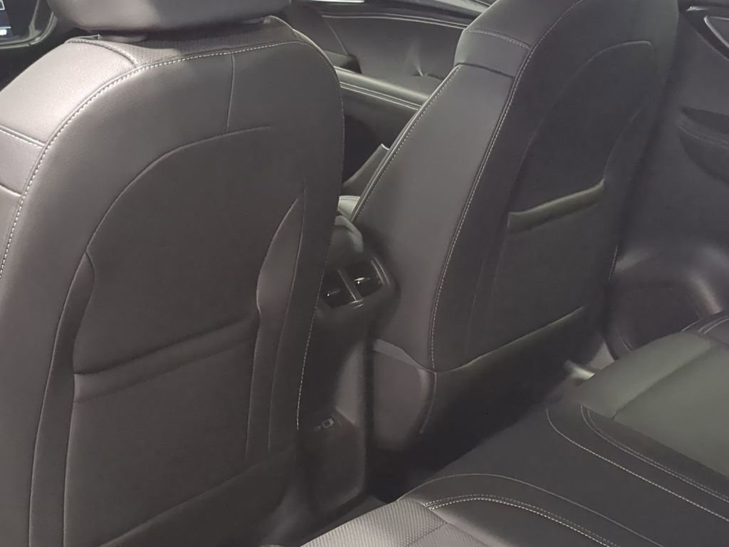 Used 2023 Buick Envision Essence image 18
