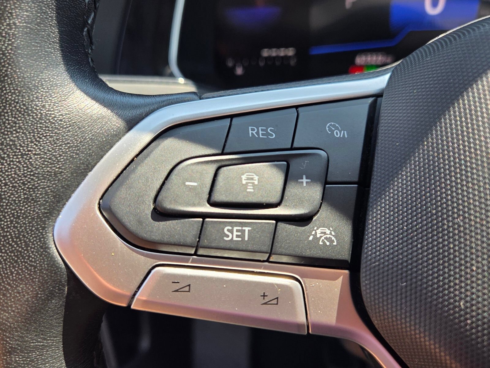 Used 2024 Volkswagen Jetta SE FWD image 26