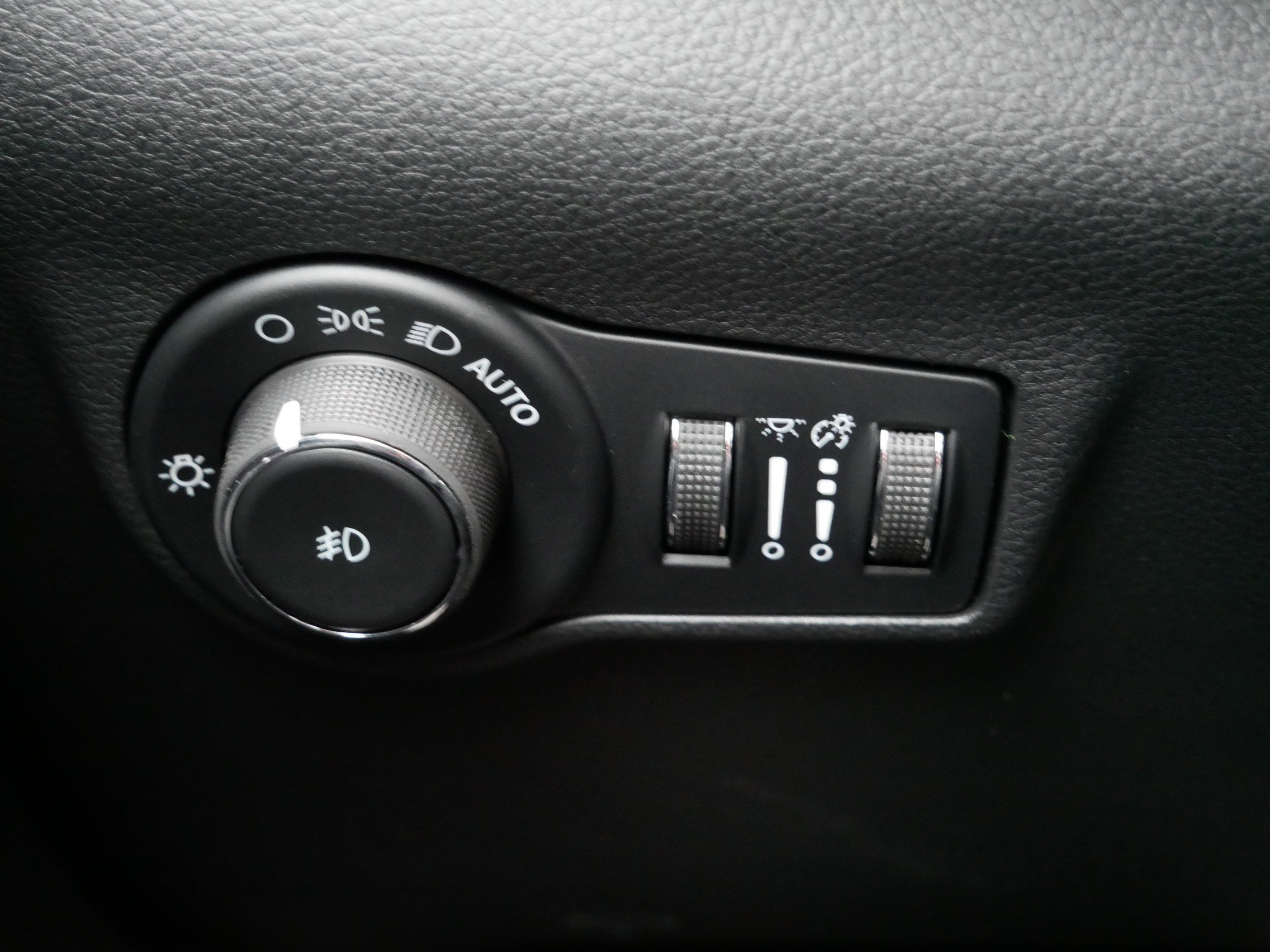 New 2026 Jeep Compass Trailhawk w/ Sun, Sound & Navigation Group image 18