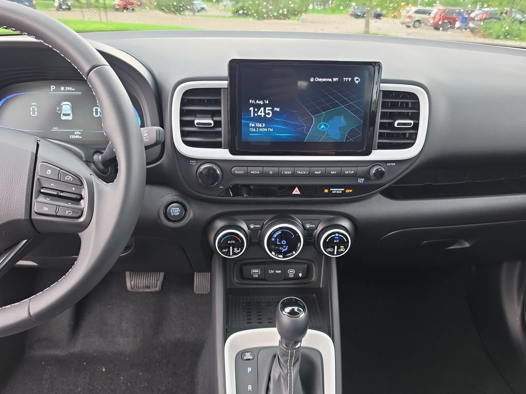Used 2024 Hyundai Venue Limited FWD image 18