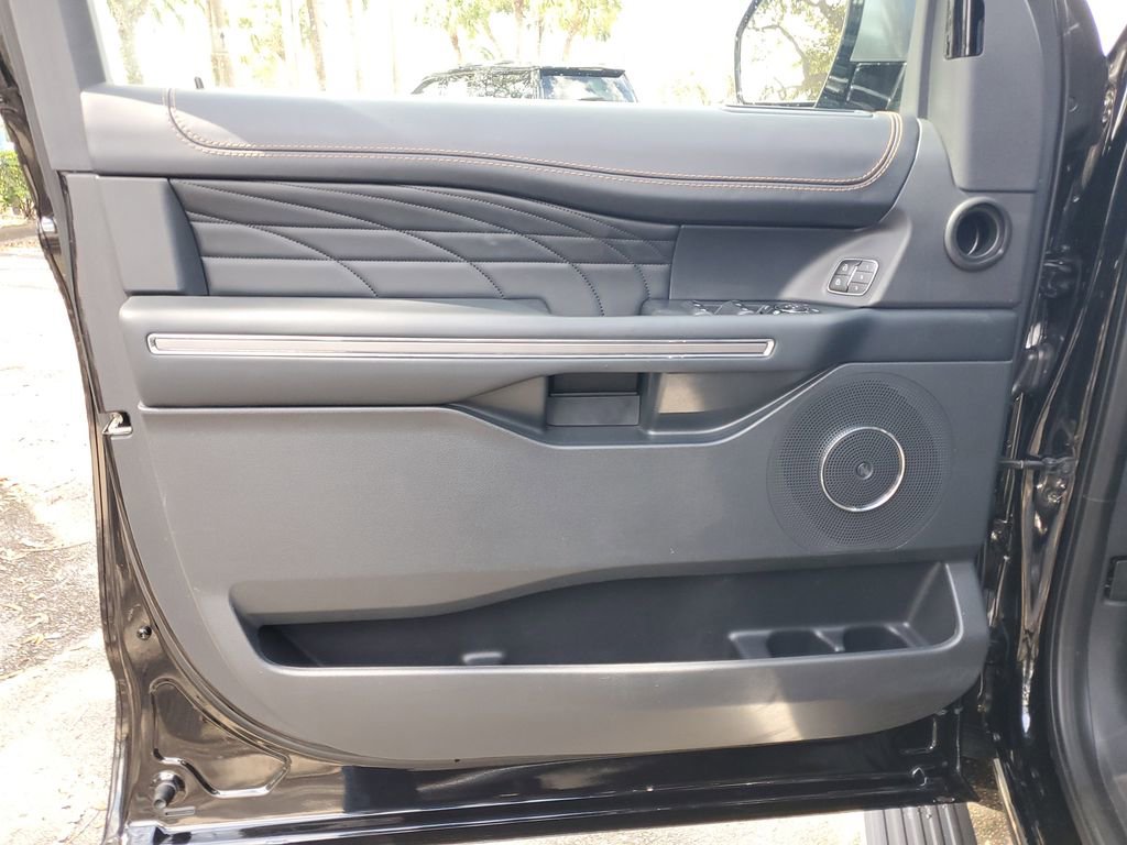 Used 2023 Ford Expedition Max Platinum image 19