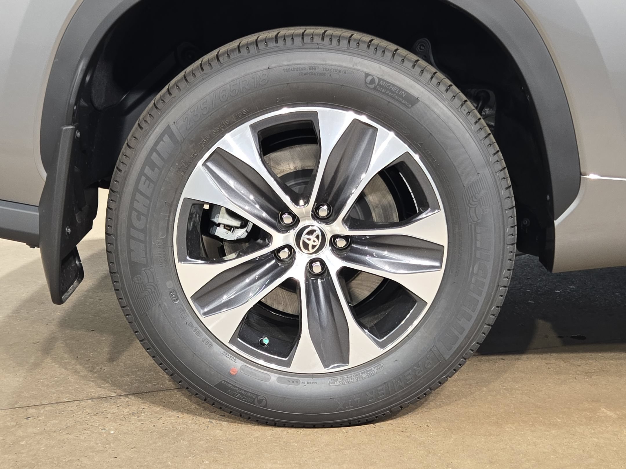 New 2026 Toyota Highlander XLE AWD/4WD image 13
