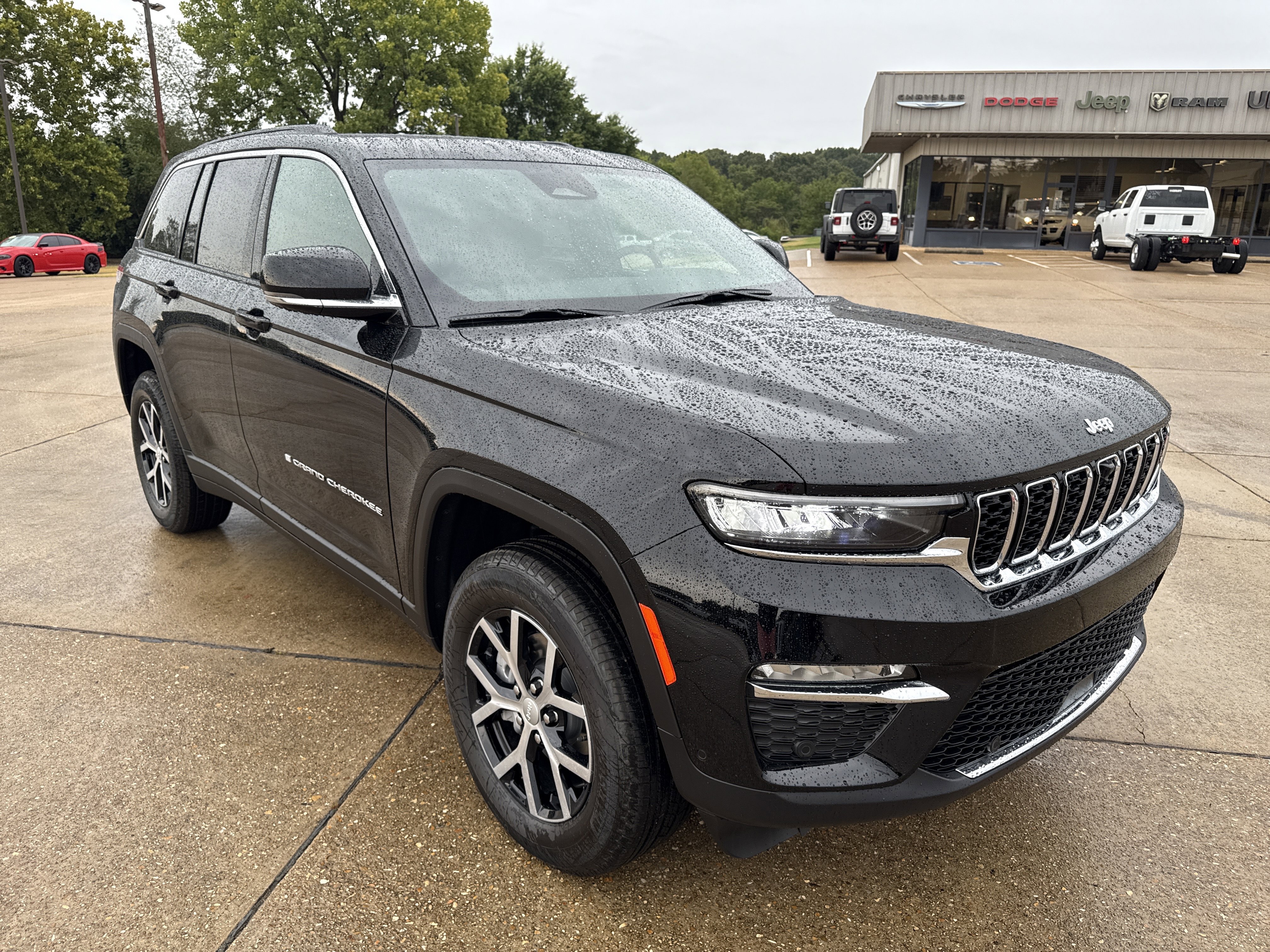 New 2025 Jeep Grand Cherokee Limited w/ Luxury Tech Group II image 11