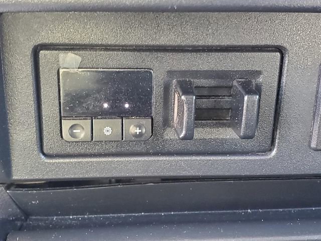 Used 2017 Nissan Titan SV image 25