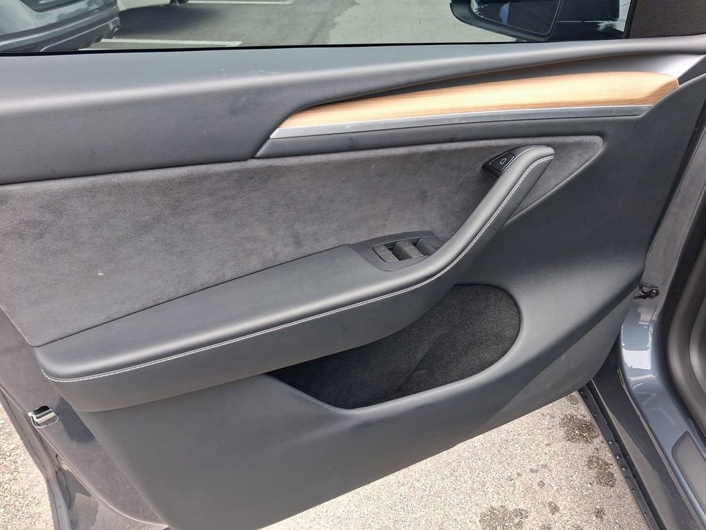 Used 2024 Tesla Model Y Long Range image 15