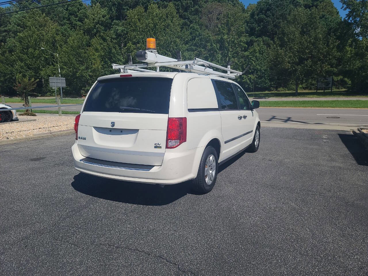 Used 2013 RAM C/V Tradesman image 7