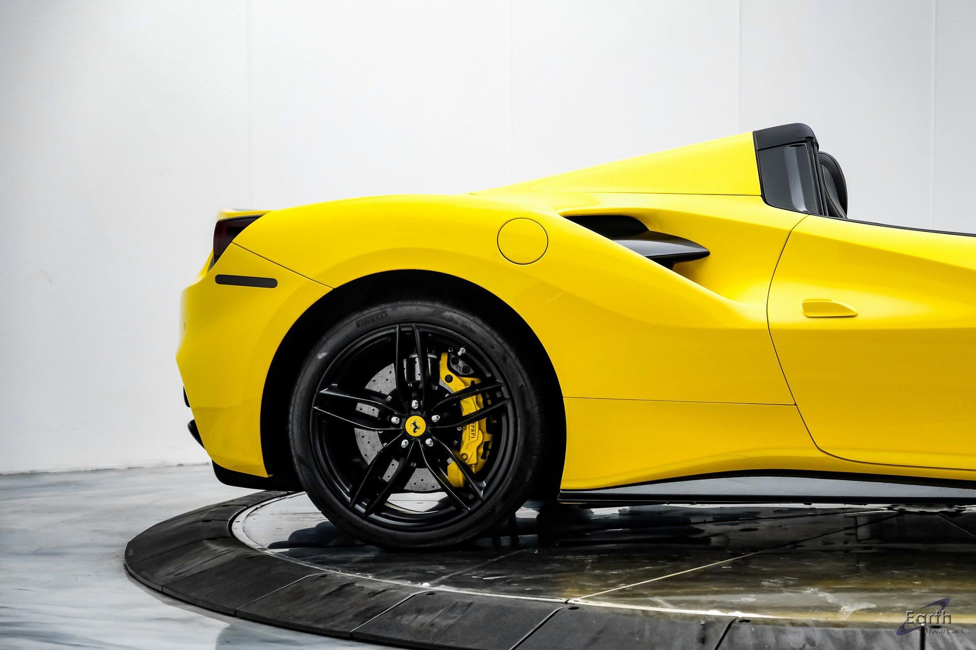 Used 2017 Ferrari 488 Spider image 29