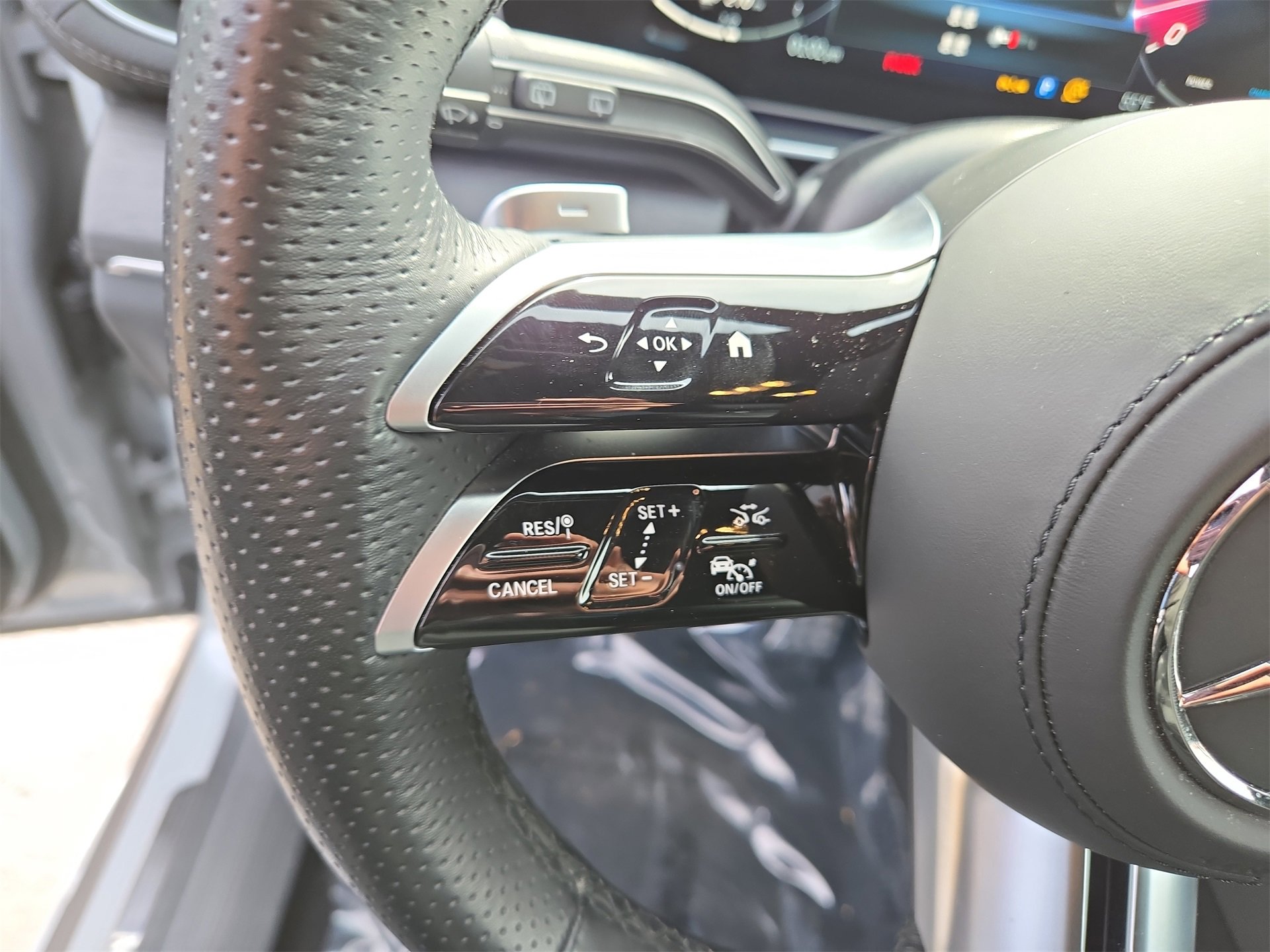 Certified 2025 Mercedes-Benz GLS 450 GLS 450 image 9