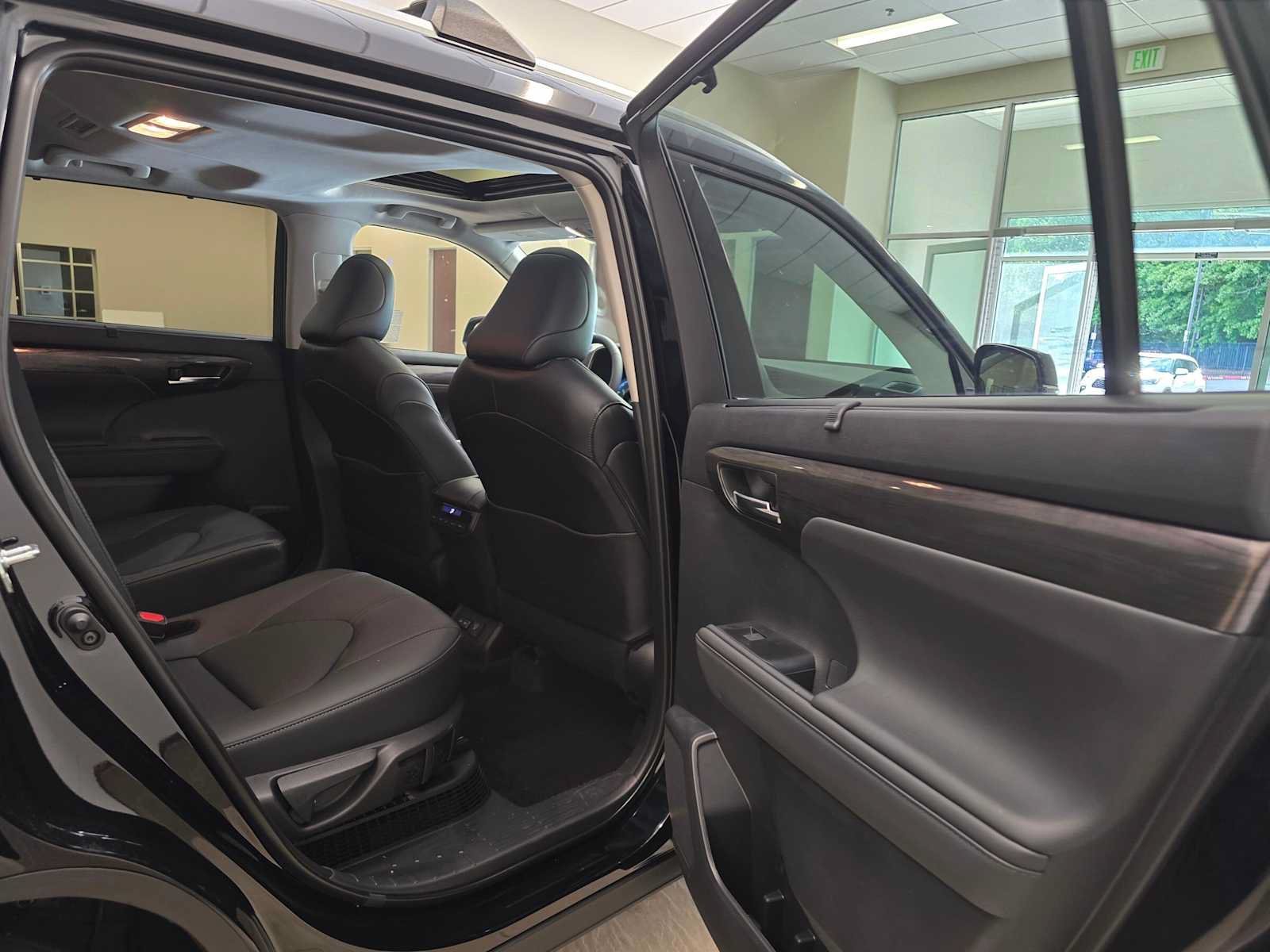 Certified 2026 Toyota Highlander Limited AWD/4WD image 27