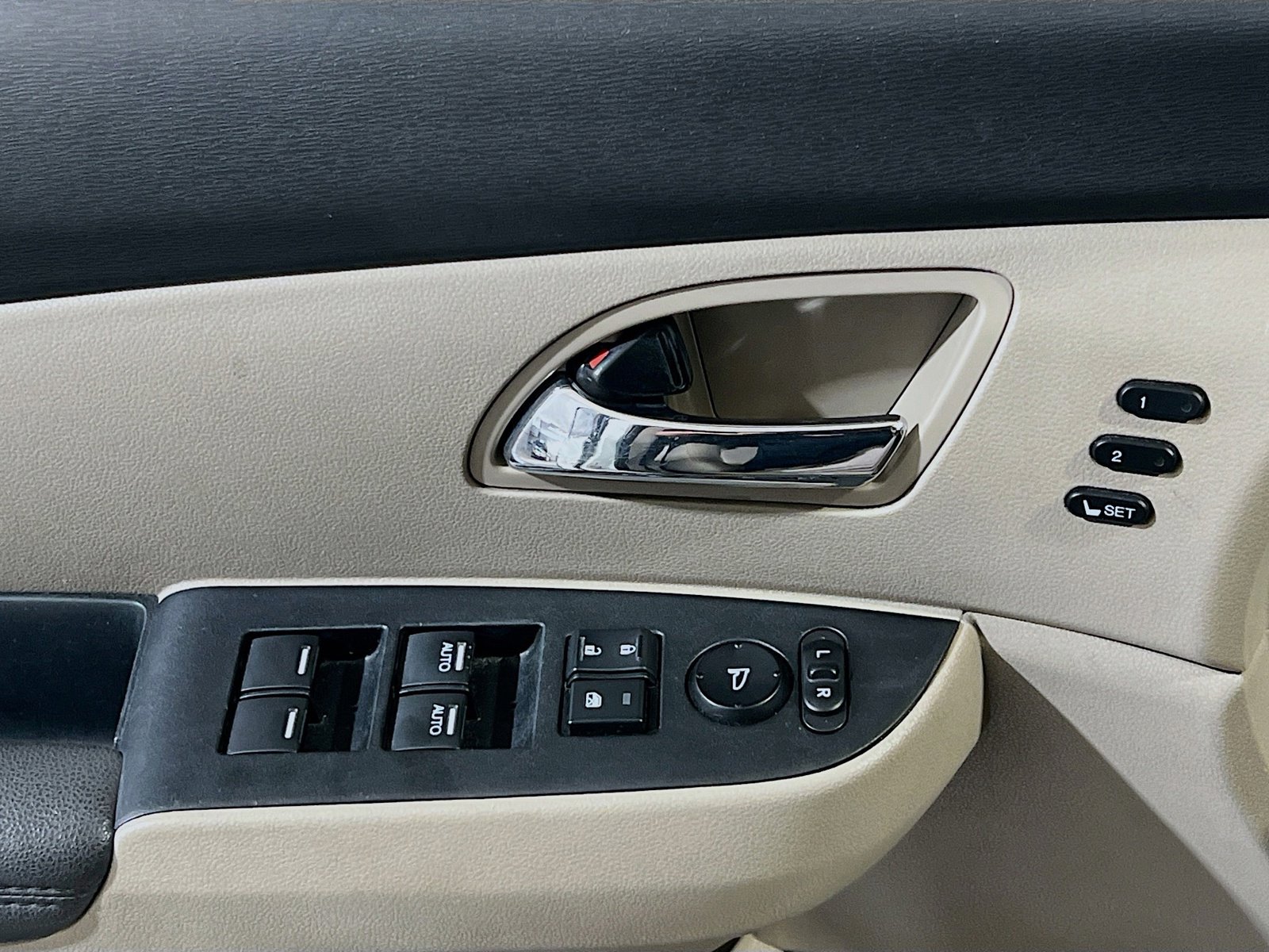 Used 2016 Honda Odyssey Touring Elite image 14