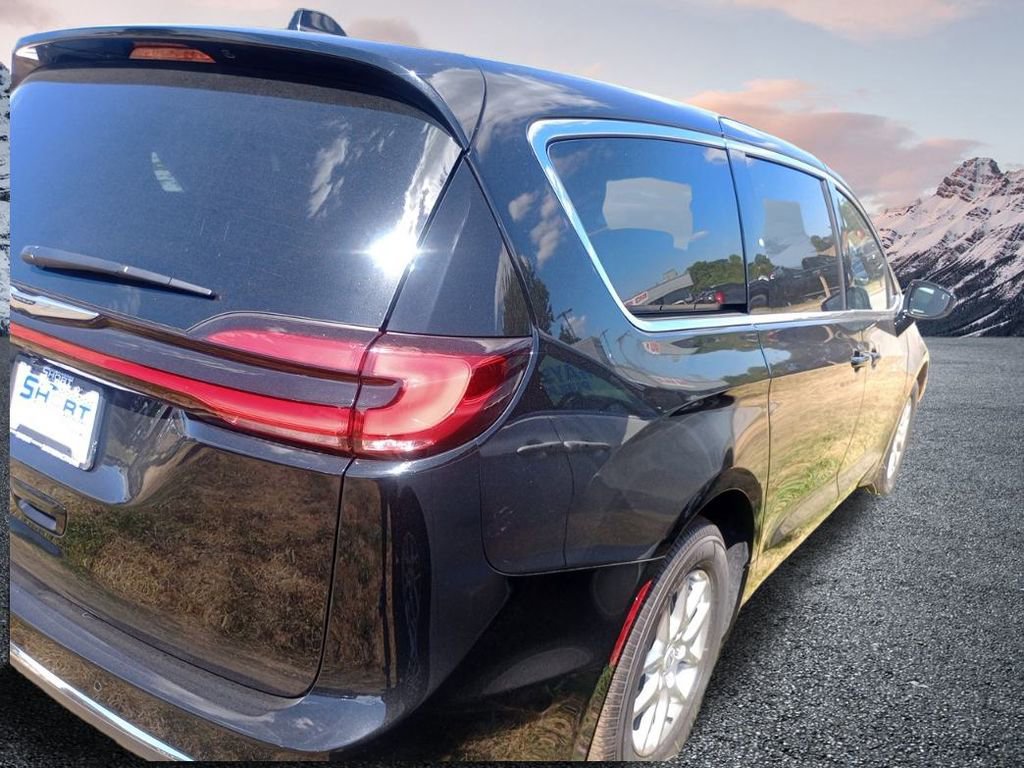 New 2026 Chrysler Pacifica Select image 4