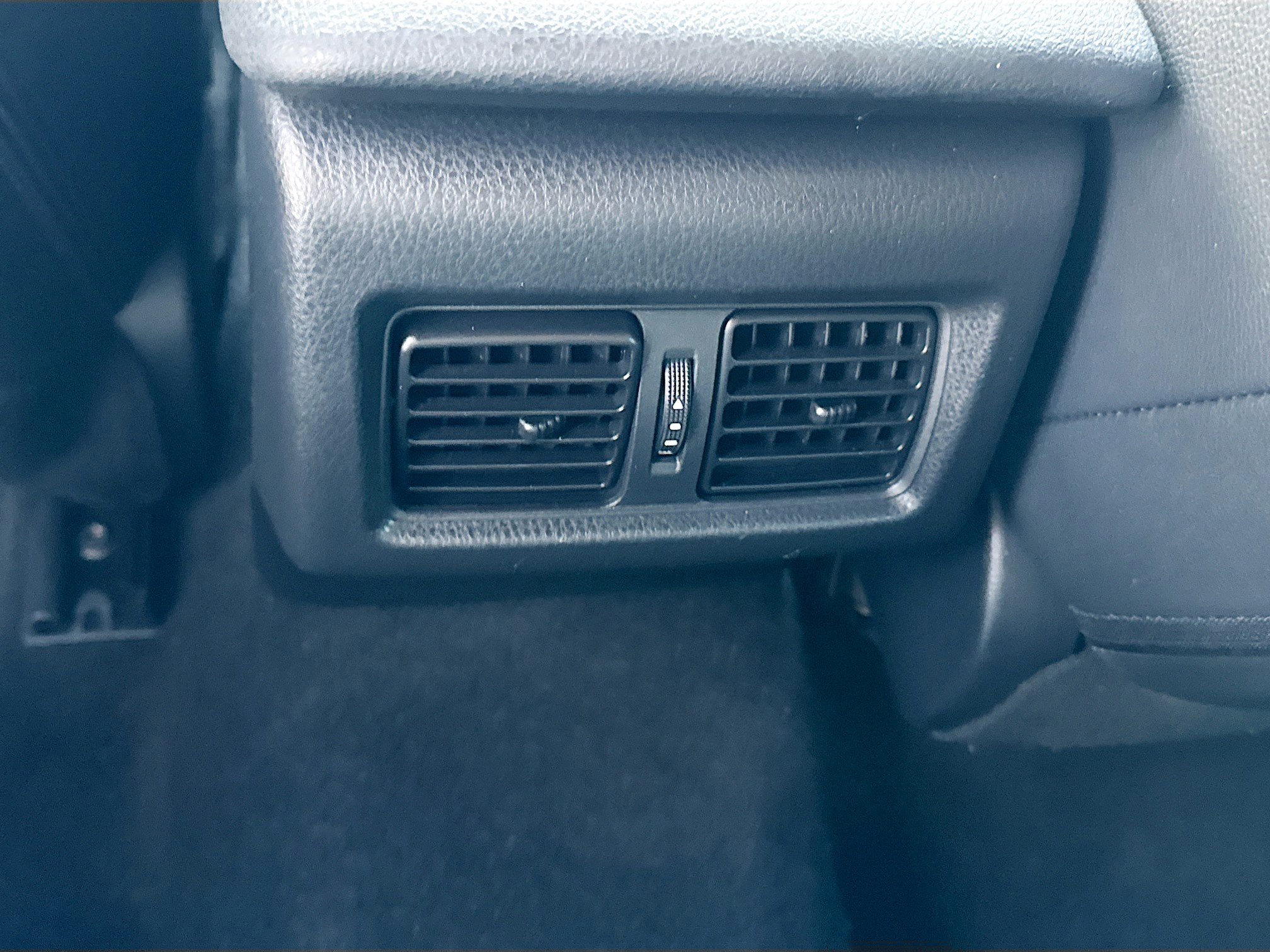 Used 2025 Toyota Camry SE w/ Multimedia Upgrade Package image 15