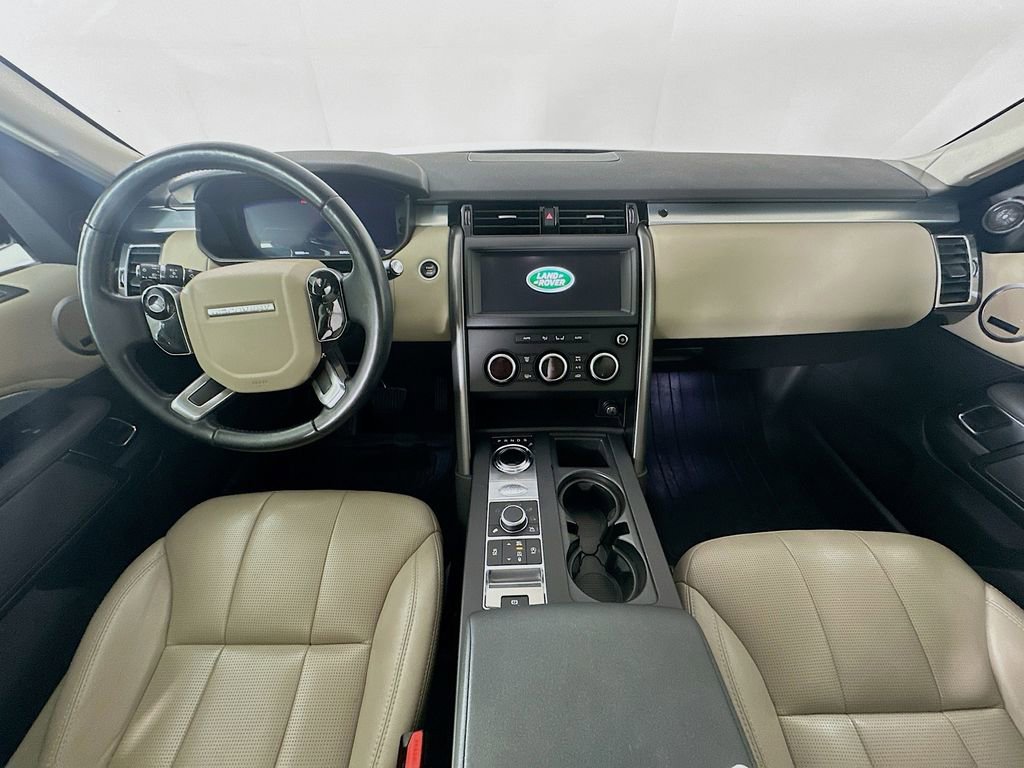 Used 2020 Land Rover Discovery Landmark image 10