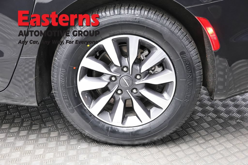 Used 2023 Chrysler Pacifica Limited FWD image 8