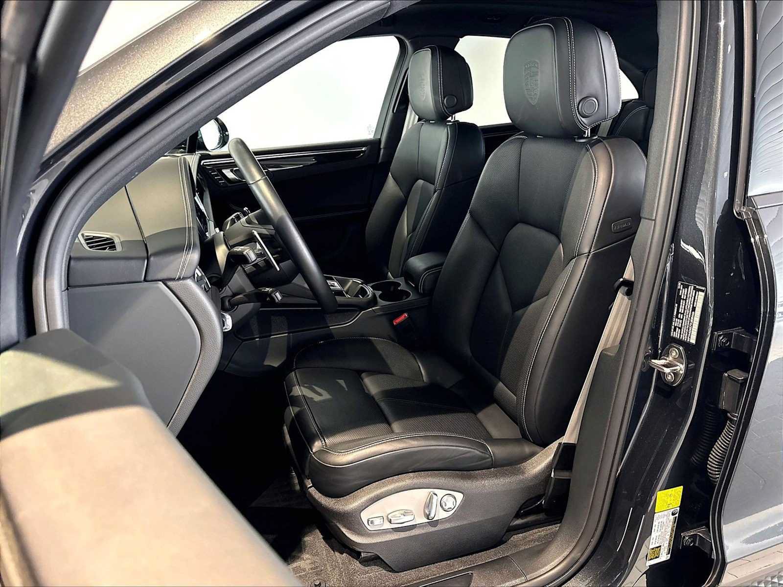 Used 2026 Porsche Macan AWD/4WD image 8