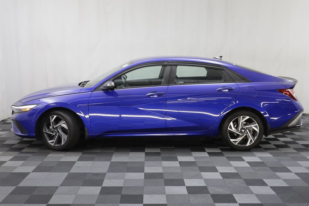 Used 2025 Hyundai Elantra Sport FWD image 4