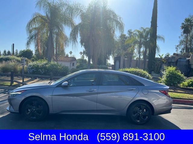 Used 2023 Hyundai Elantra SEL FWD image 2