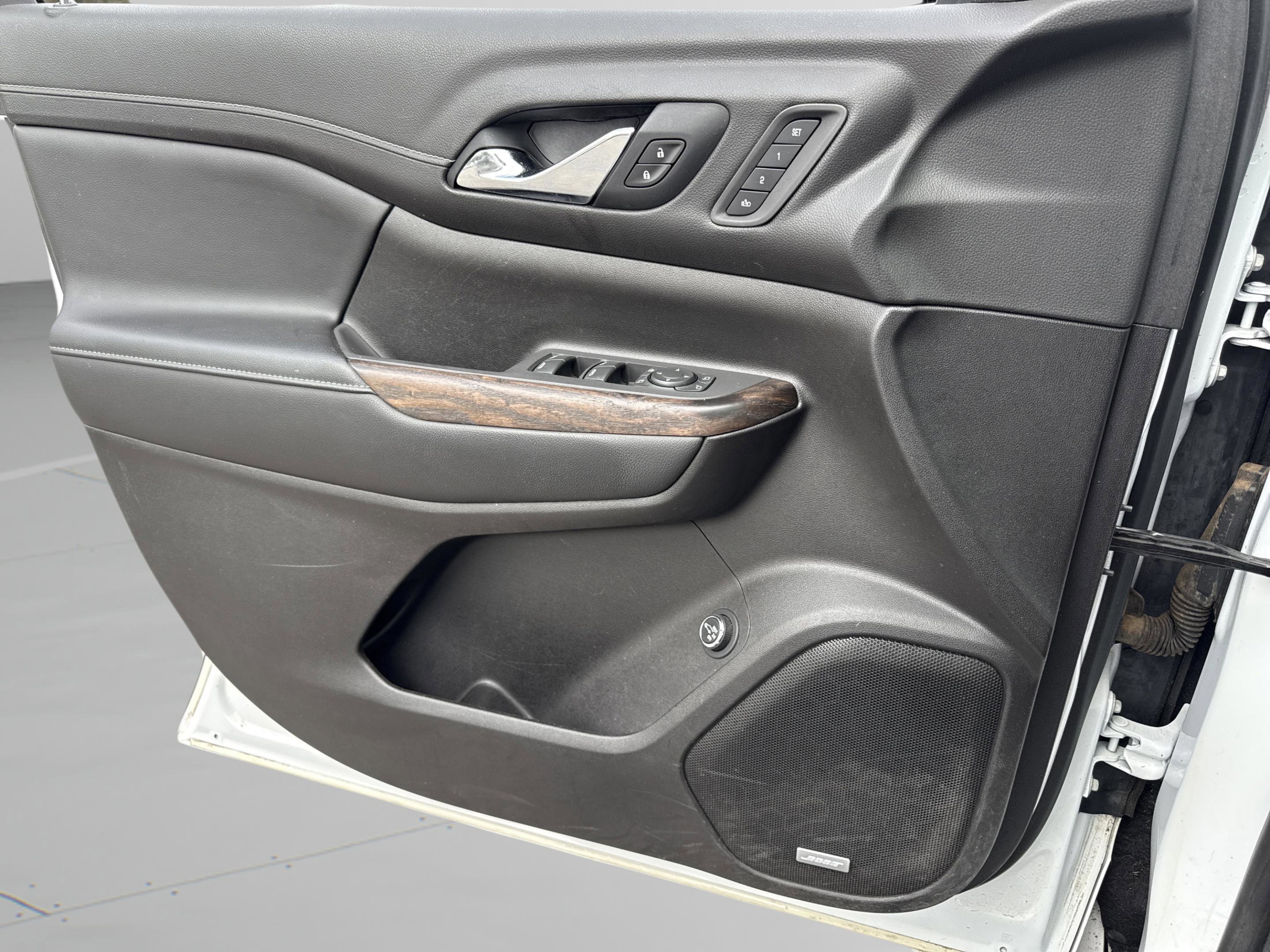 Used 2021 GMC Acadia Denali w/ Denali Technology Package image 26