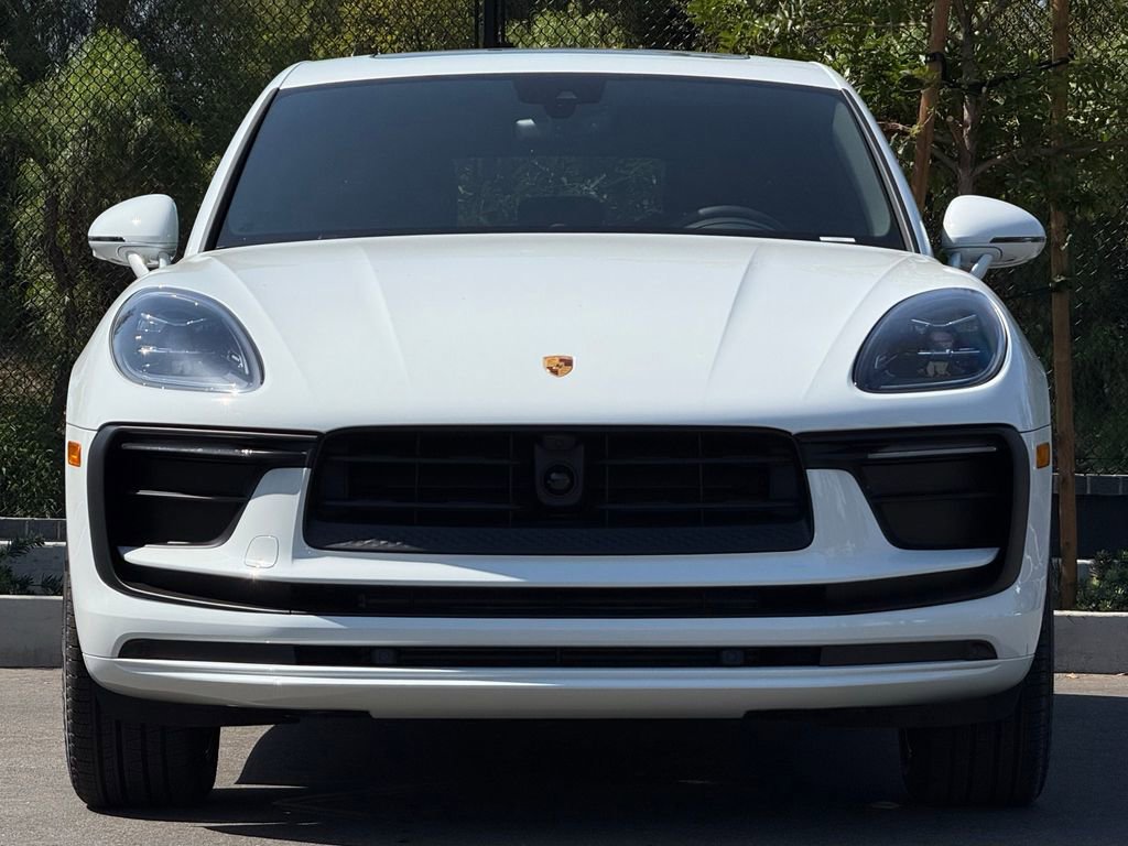 Used 2025 Porsche Macan image 10
