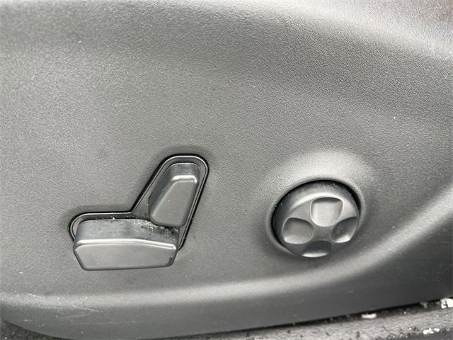 Used 2019 Jeep Cherokee Overland w/ Technology Group image 12