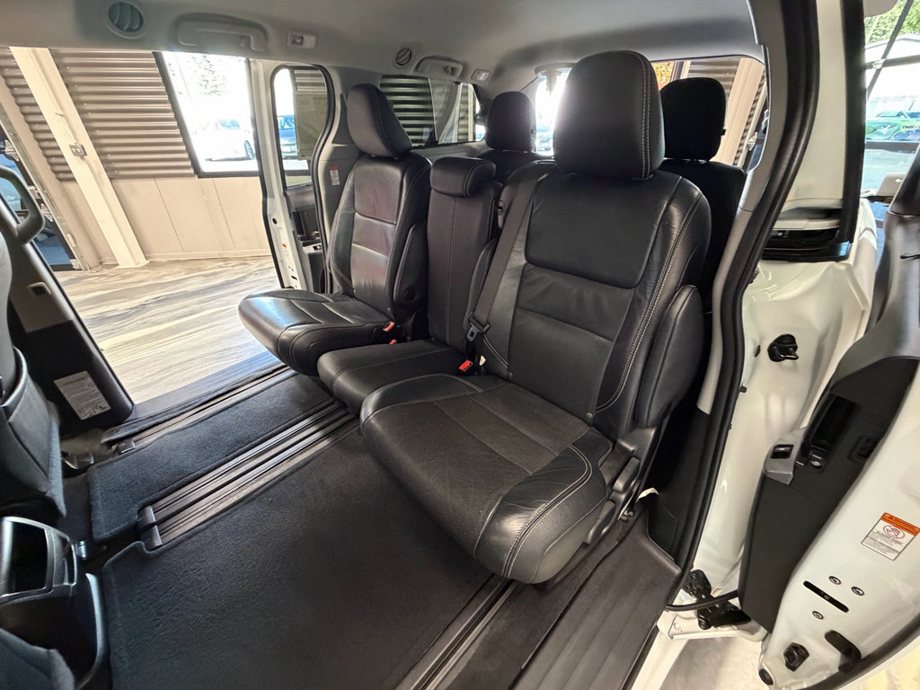 Used 2017 Toyota Sienna SE FWD image 8