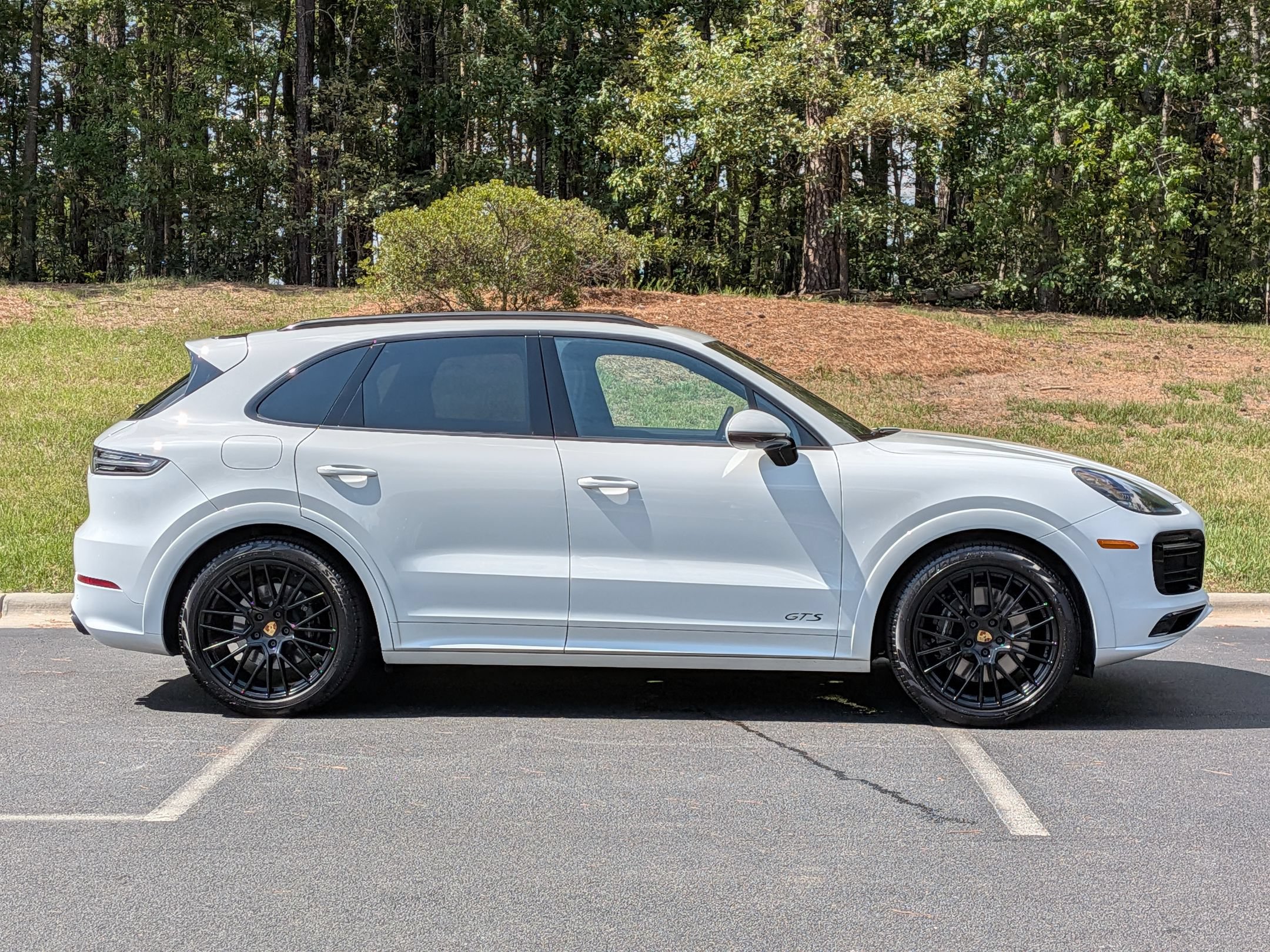 Certified 2023 Porsche Cayenne GTS AWD/4WD image 31