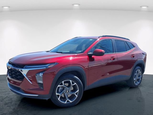 Used 2025 Chevrolet Trax LT FWD image 2