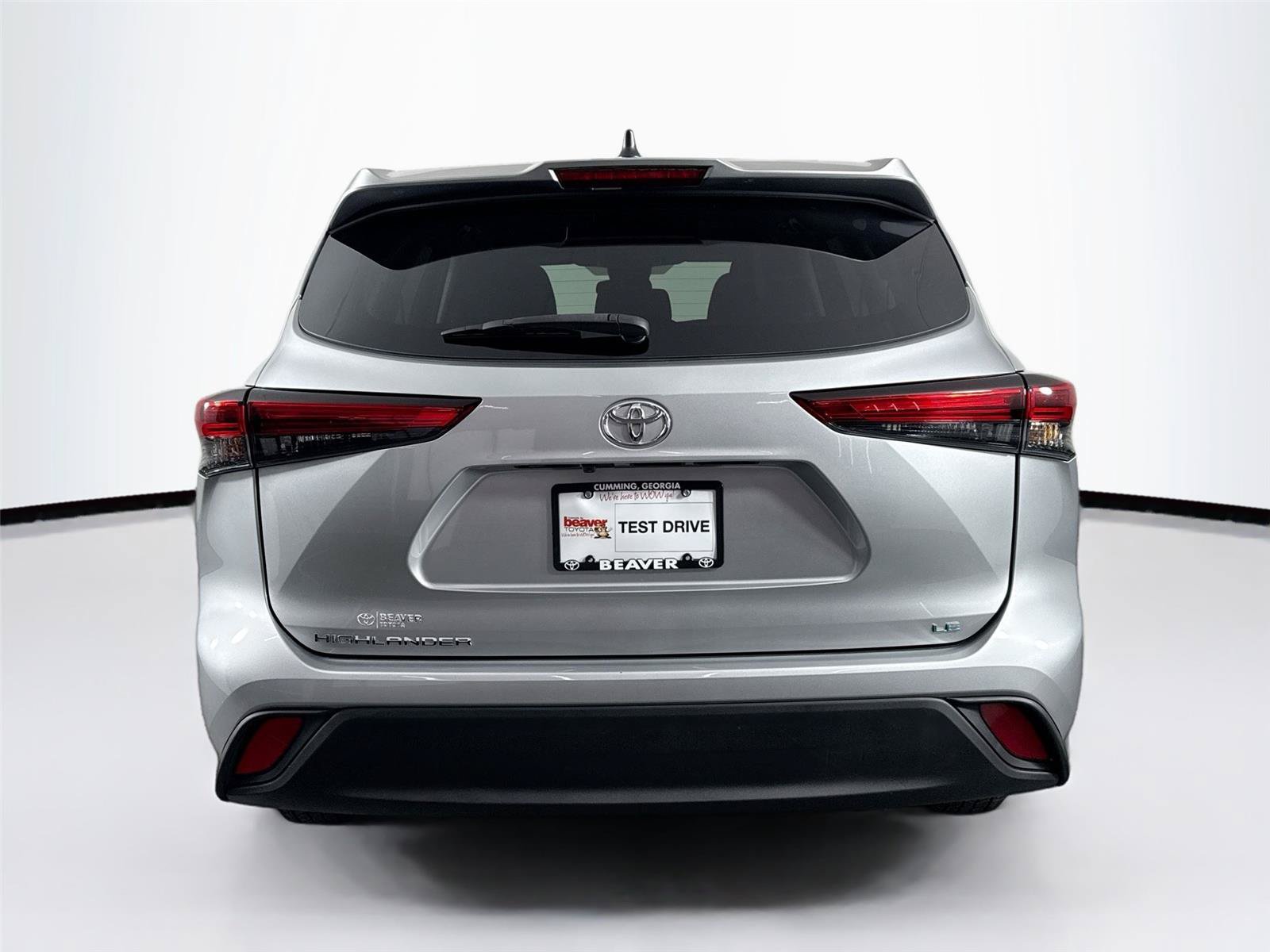 Used 2023 Toyota Highlander LE FWD image 11